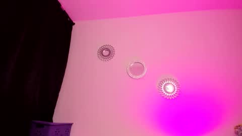 Snapshot of zaritha_li chatting on November 2025 10:27:01 AM Zaritha Li online show from November 2025 10:27:01 AM