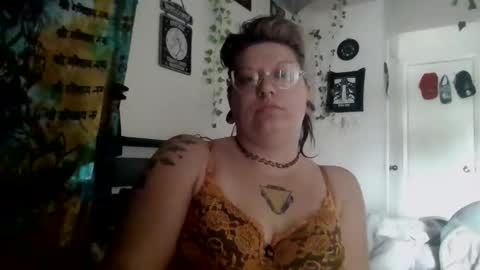 zawmbiemoonz online show from April 2026 07:26:01 PM