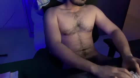 Snapshot of ze_boi chatting on May 2026 07:18:02 PM Ze online show from May 2026 07:18:02 PM