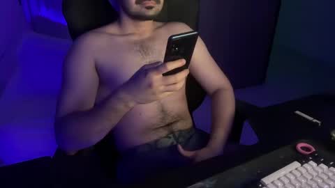 Snapshot of ze_boi chatting on June 2026 08:26:01 PM Ze online show from June 2026 08:26:01 PM