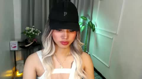 zelainalovetocum online show from March 2025 05:50:02 PM