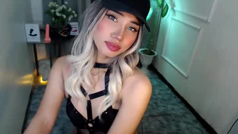 zelainalovetocum online show from March 2025 06:22:01 PM