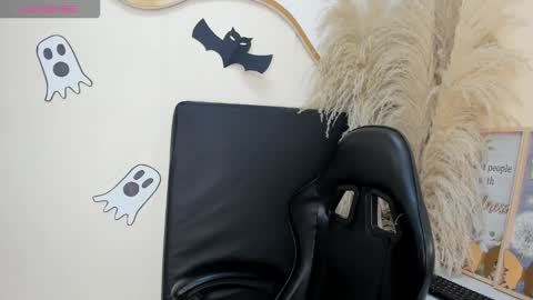 Zelene   online show from October 2025 11:42:01 AM