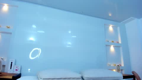 Zenda Evans online show from October 2025 04:10:01 AM