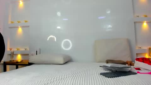 Zenda Evans online show from November 2025 03:39:02 AM