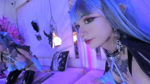 Snapshot of zephirah_abney chatting on December 2024 02:11:02 PM online show from December 2024 02:11:02 PM