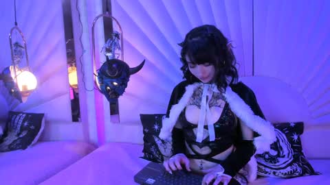 Snapshot of zephirah_abney chatting on December 2024 04:27:02 PM online show from December 2024 04:27:02 PM