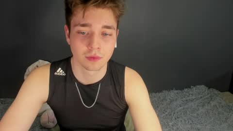 Snapshot of zeriixx chatting on April 2026 01:36:01 AM Ethan online show from April 2026 01:36:01 AM