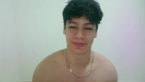 zeus_183 online show from May 2026 05:23:02 AM