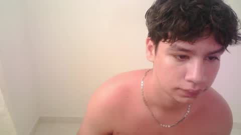 zeus_183 online show from May 2026 04:04:02 PM