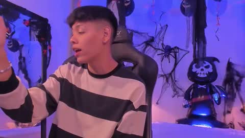 zeus_blaze online show from October 2025 04:24:01 AM