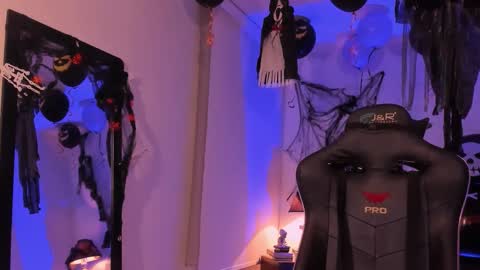 zeus_blaze online show from October 2025 05:19:02 AM