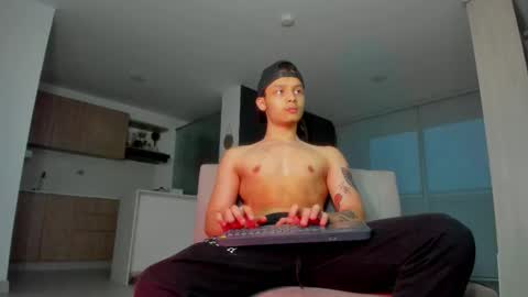 Snapshot of zeusjeff chatting on October 2025 10:54:02 PM zeus online show from October 2025 10:54:02 PM