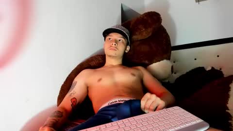 Snapshot of zeusjeff chatting on December 2025 09:10:02 PM zeus online show from December 2025 09:10:02 PM