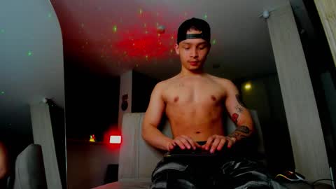 Snapshot of zeusjeff chatting on December 2025 04:32:01 AM zeus online show from December 2025 04:32:01 AM