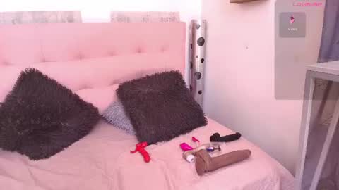 ZHAMIRA  ANDRES online show from June 2026 08:44:02 PM