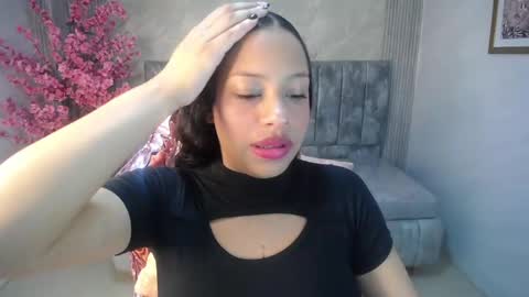 Snapshot of zhara_rose_sub chatting on January 2025 03:08:02 AM Zhara online show from January 2025 03:08:02 AM