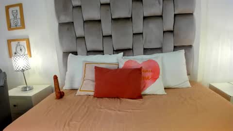 zharia_lux25 online show from February 2026 11:37:01 AM