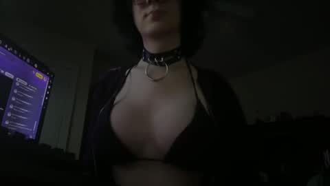 Snapshot of zielloos chatting on October 2025 10:40:01 PM Zielloos online show from October 2025 10:40:01 PM