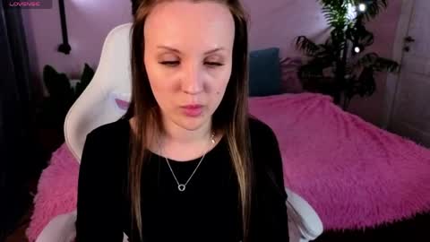 Zlata  Mon Tue Thu Fri Sun Sa GMT 3 0000pm - 0600pm  online show from April 2026 01:41:02 PM