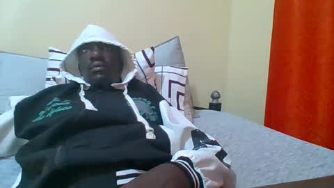 Zlatann2012 online show from December 2025 01:02:01 AM