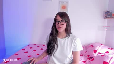 Snapshot of zoe_blake18 chatting on February 2026 08:18:01 PM Zoe online show from February 2026 08:18:01 PM