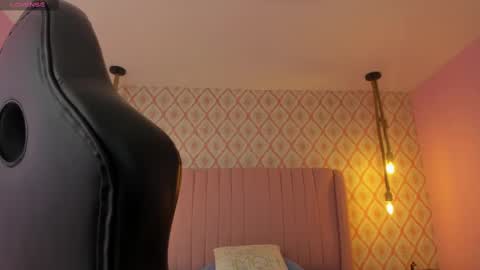 ZOE  online show from October 2025 07:45:02 PM