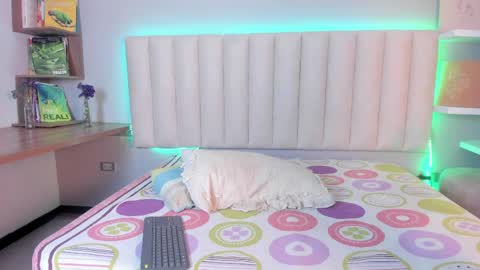 Snapshot of zoe_henderson chatting on March 2026 03:12:01 AM zoe_henderson online show from March 2026 03:12:01 AM