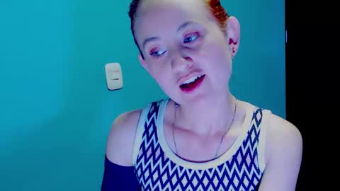 Snapshot of zoe_jones2 chatting on December 2024 03:20:01 AM Zoe online show from December 2024 03:20:01 AM