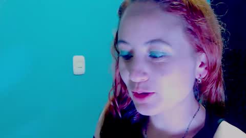 Snapshot of zoe_jones2 chatting on December 2024 03:18:02 AM Zoe online show from December 2024 03:18:02 AM