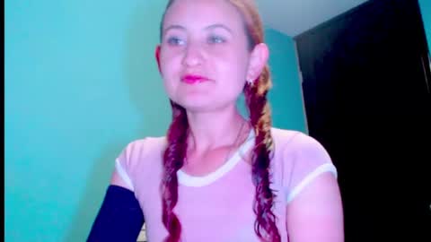 Snapshot of zoe_jones2 chatting on March 2025 11:31:02 PM Zoe online show from March 2025 11:31:02 PM