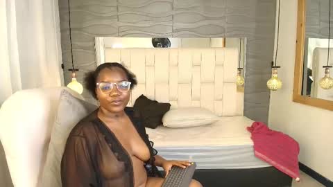 Snapshot of zoe_jones38 chatting on October 2025 05:08:01 AM Zoe online show from October 2025 05:08:01 AM