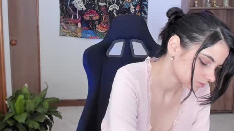 Snapshot of zoe_lover_ chatting on December 2024 03:51:02 AM Zoe online show from December 2024 03:51:02 AM