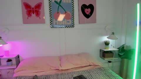Zoe Lynch online show from June 2026 12:09:02 PM