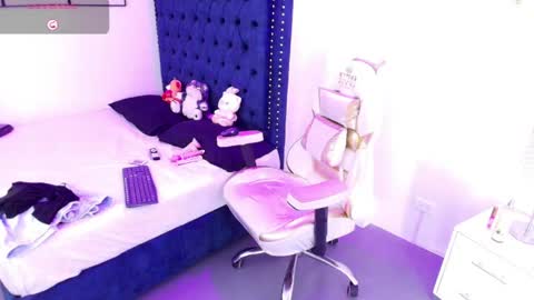 zoe  online show from May 2026 07:45:02 PM