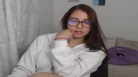 zoe_mhendez online show from December 2025 03:11:01 AM