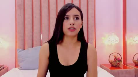 Snapshot of zoe_monrow chatting on May 2026 12:11:02 PM Zoe Monrow online show from May 2026 12:11:02 PM