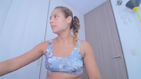 Snapshot of zoe_moon85 chatting on November 2025 08:52:01 PM zoe online show from November 2025 08:52:01 PM