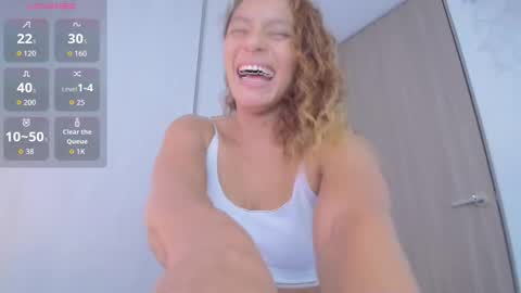 Snapshot of zoe_moon85 chatting on November 2025 08:19:01 PM zoe online show from November 2025 08:19:01 PM