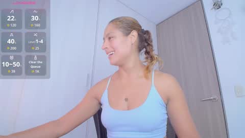 Snapshot of zoe_moon85 chatting on December 2025 10:25:02 PM zoe online show from December 2025 10:25:02 PM