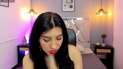 zoe_moreau online show from April 2026 07:40:02 PM