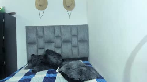 She Zoe He Painn online show from October 2025 08:33:01 PM