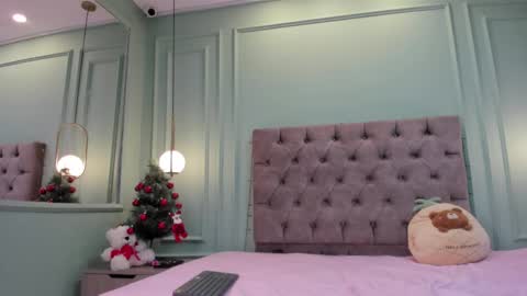 Zoe online show from December 2024 11:13:01 PM