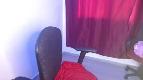 Snapshot of zoe_sexy69 chatting on February 2025 09:20:02 PM ZOE online show from February 2025 09:20:02 PM