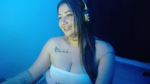 Snapshot of zoe_sexy69 chatting on February 2025 12:32:01 AM ZOE online show from February 2025 12:32:01 AM