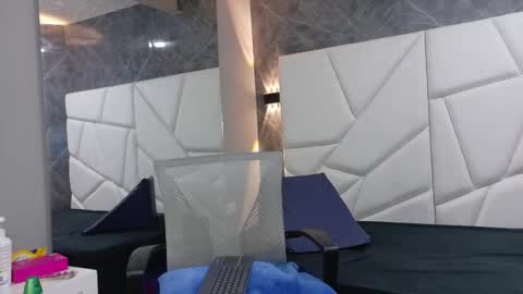 Snapshot of zoe_silver1 chatting on December 2025 04:11:01 PM Zoe online show from December 2025 04:11:01 PM