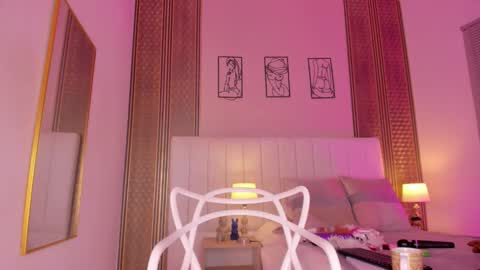 Hi guys i am Zoe  online show from November 2025 11:33:02 AM