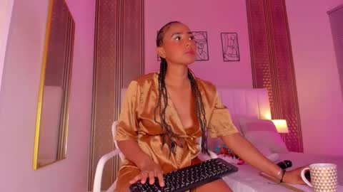 Hi guys i am Zoe  online show from January 2026 11:27:02 AM