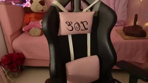 zoe_sullivan_ online show from June 2026 09:01:01 AM