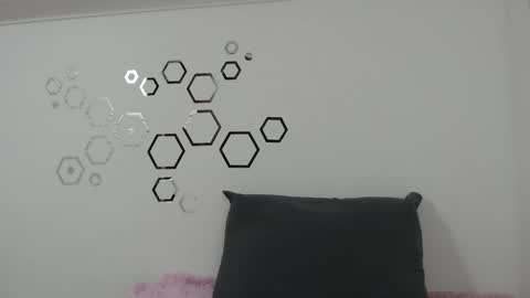 Carolina online show from September 2025 09:05:02 PM